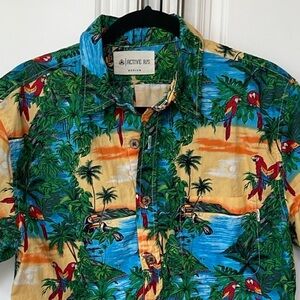 Active button down short sleeve casual tropical Hawaiian parrots palm trees sz M